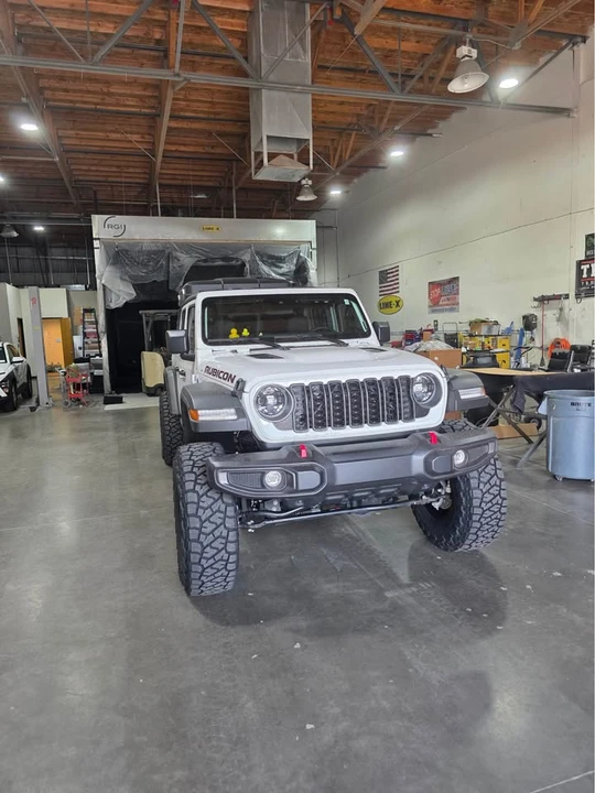 2025 Jeep JT Gladiator - Image 2 of 7