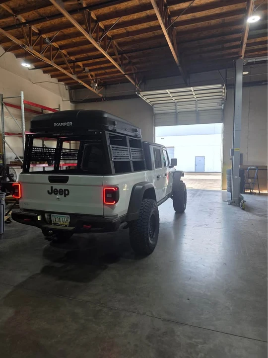 2025 Jeep JT Gladiator - Image 3 of 7