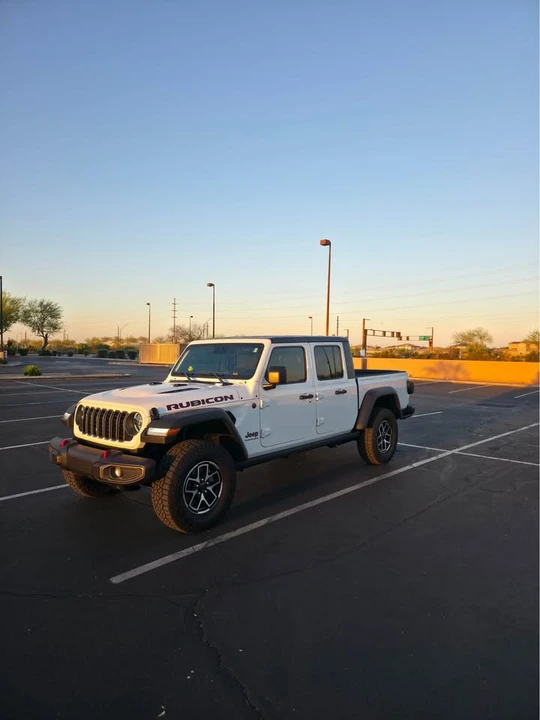 2025 Jeep JT Gladiator - Image 6 of 7