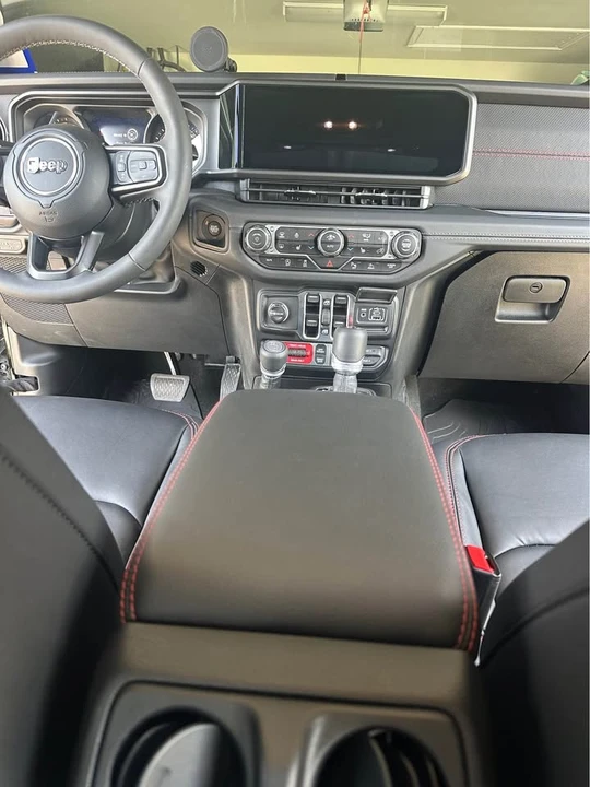 2025 Jeep JT Gladiator - Image 10 of 17