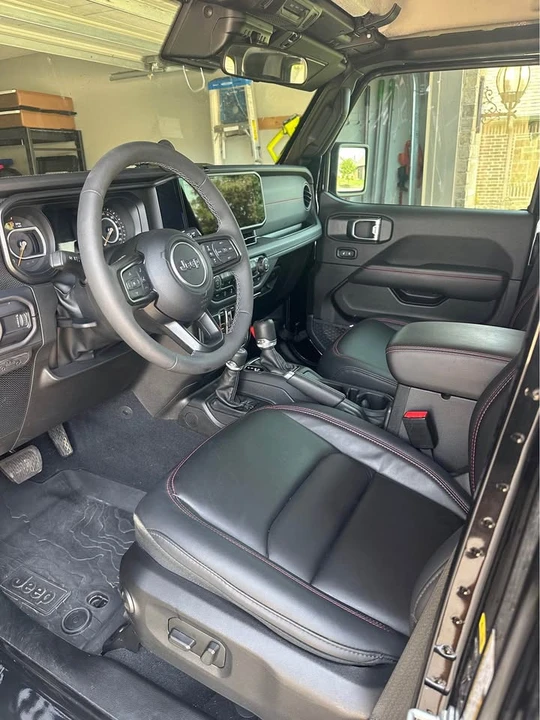 2025 Jeep JT Gladiator - Image 14 of 17