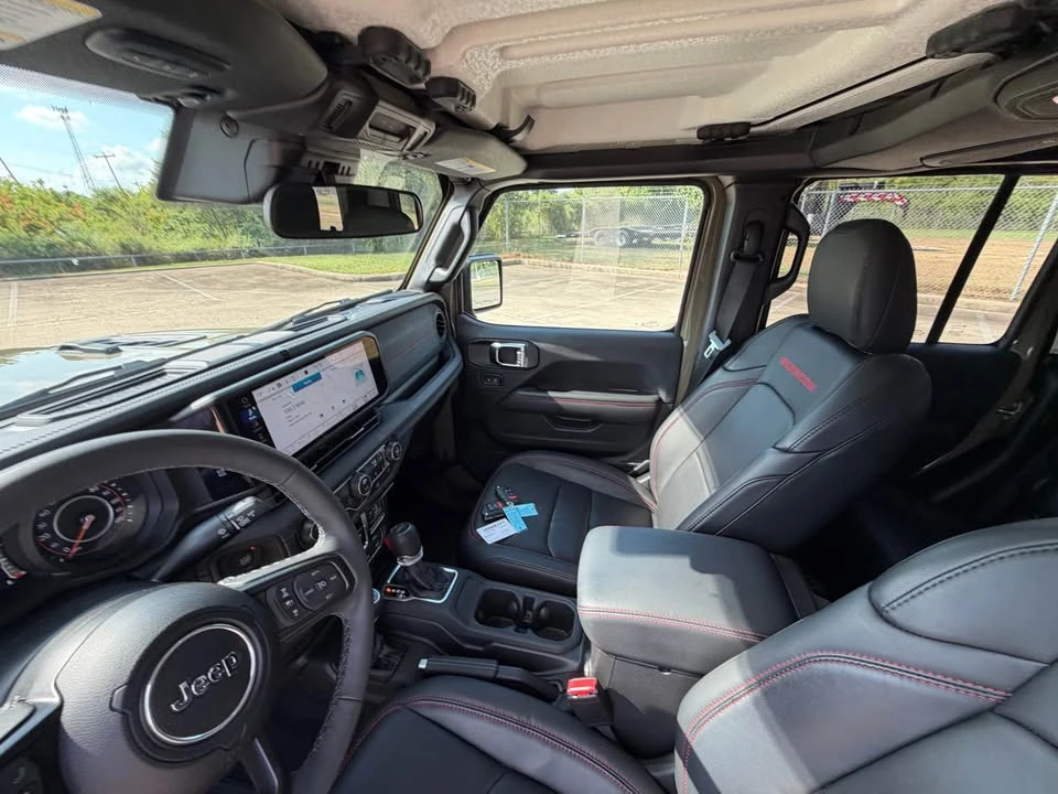 2025 Jeep JT Gladiator - Image 15 of 20