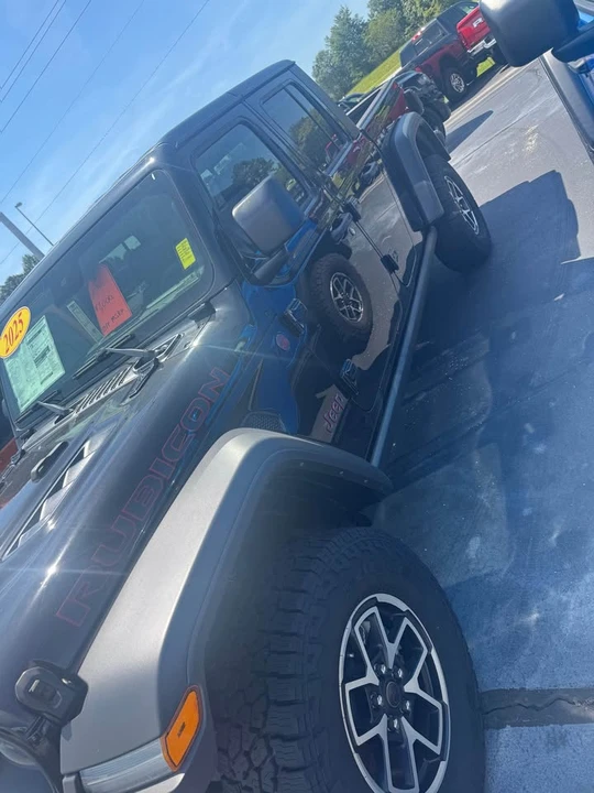 2025 Jeep JT Gladiator - Image 2 of 7