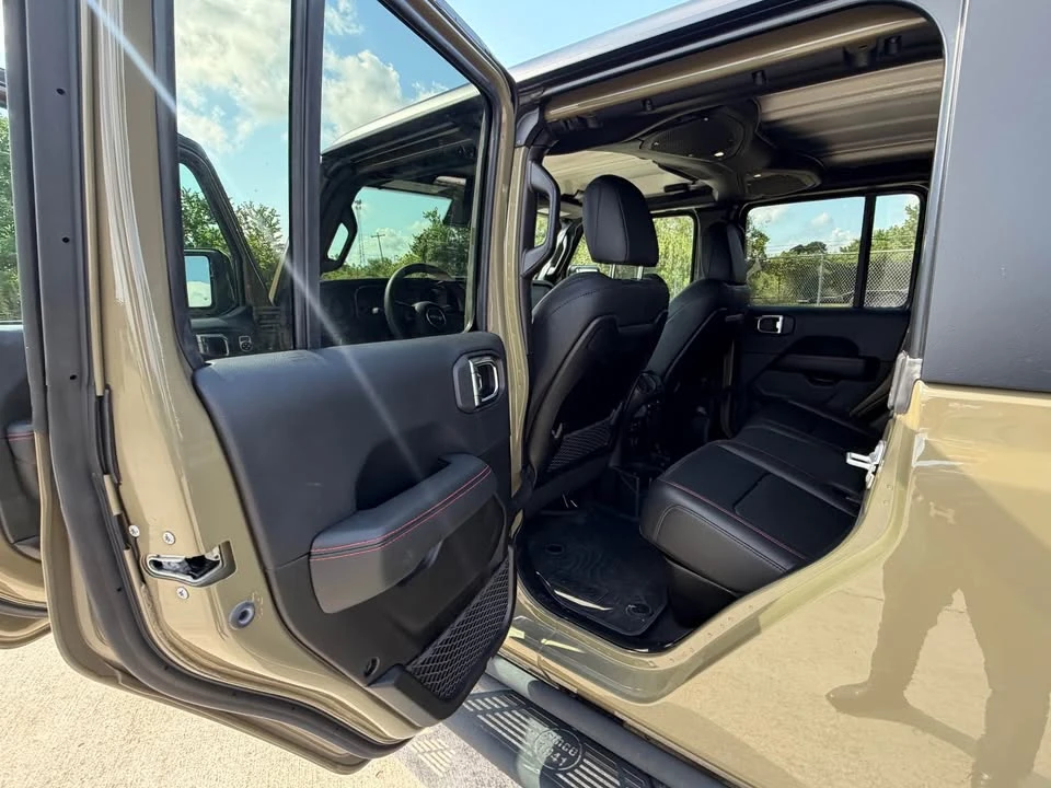 2025 Jeep JT Gladiator - Image 11 of 20