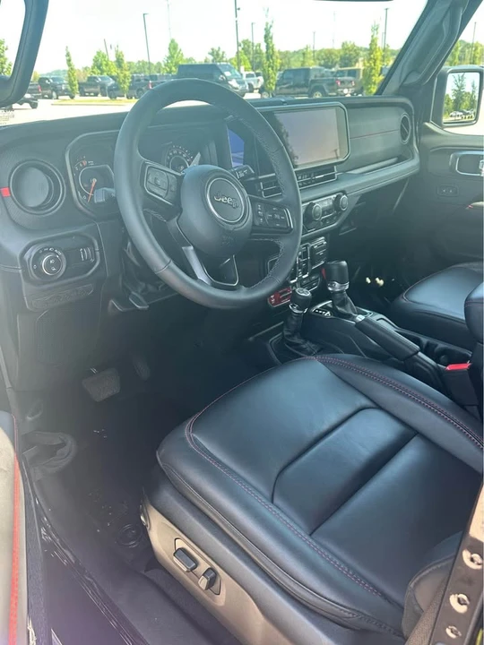 2025 Jeep JT Gladiator - Image 2 of 3