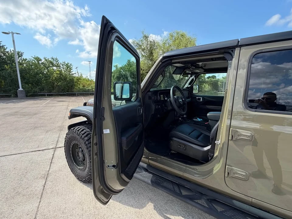 2025 Jeep JT Gladiator - Image 10 of 20