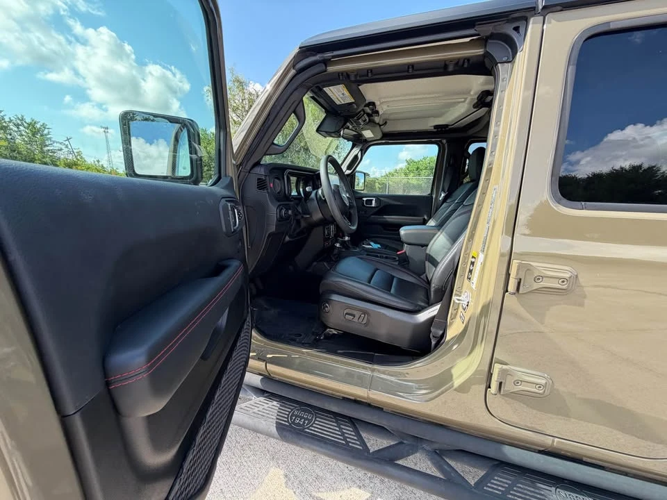 2025 Jeep JT Gladiator - Image 13 of 20