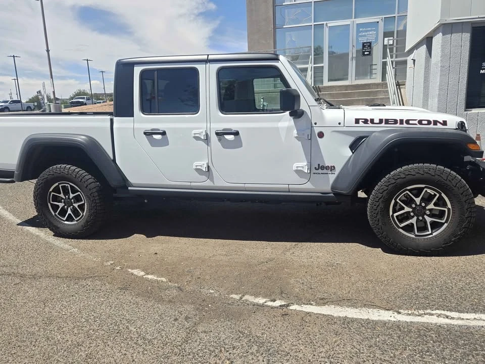 2025 Jeep JT Gladiator - Image 2 of 11