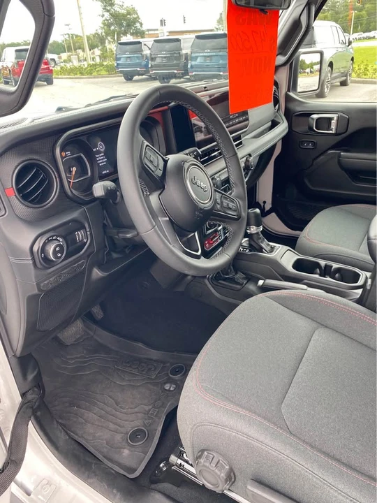 2025 Jeep JT Gladiator - Image 7 of 9