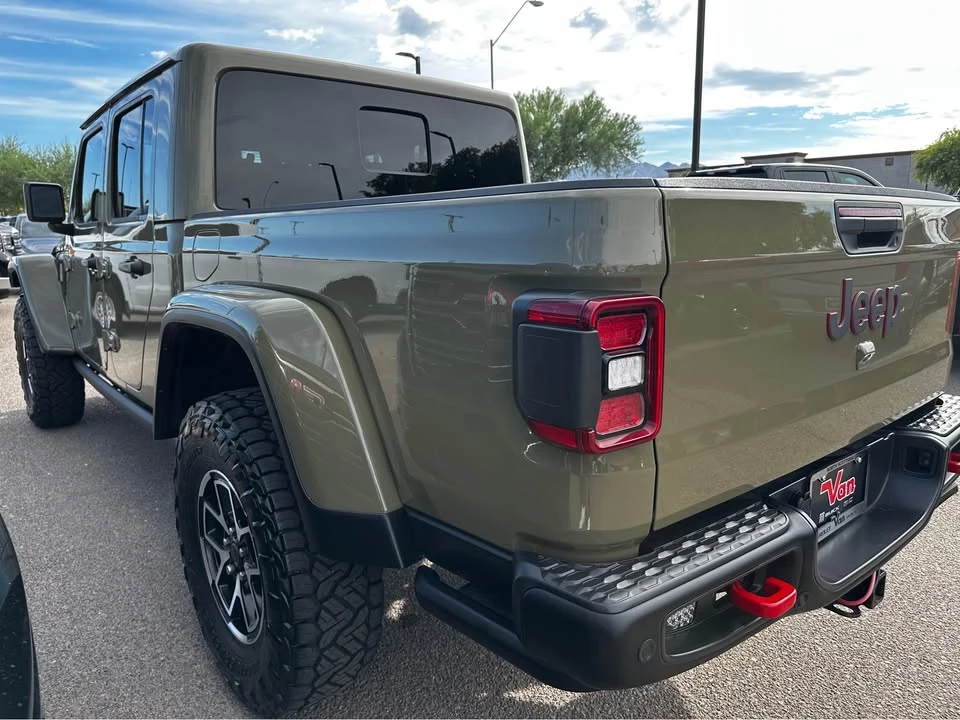2025 Jeep JT Gladiator - Image 5 of 12