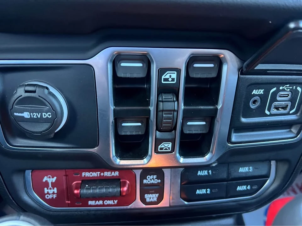 2025 Jeep JT Gladiator - Image 17 of 20