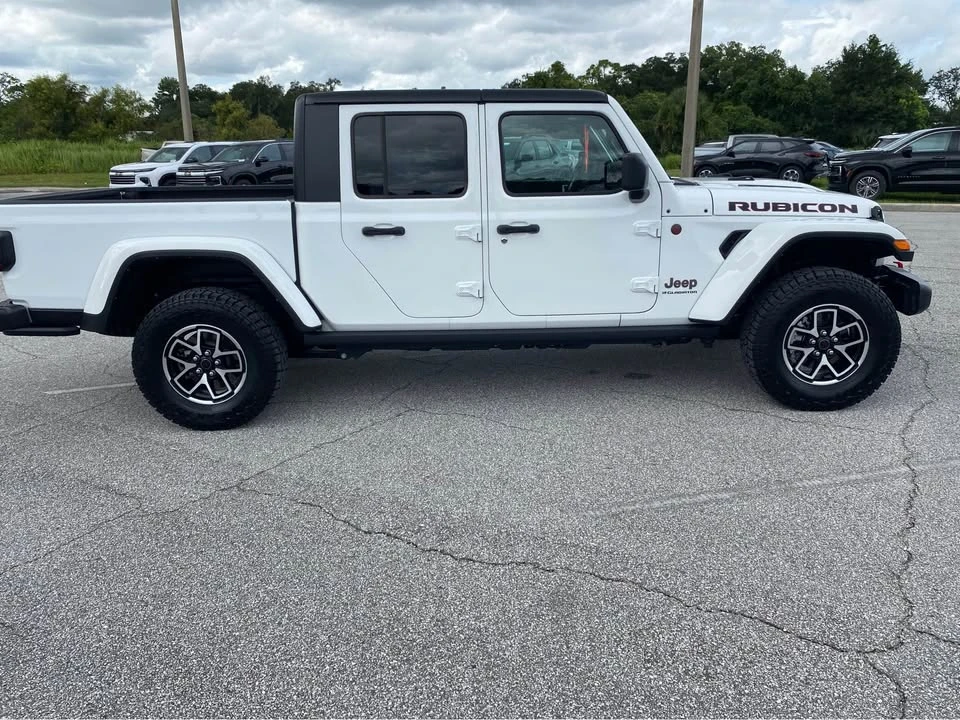 2025 Jeep JT Gladiator - Image 5 of 9
