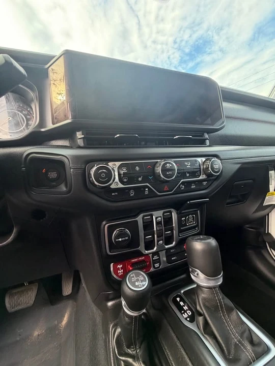 2025 Jeep JT Gladiator - Image 6 of 8