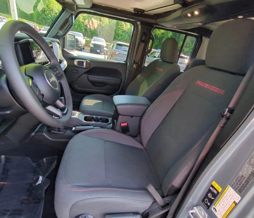 2025 Jeep JT Gladiator - Image 5 of 6