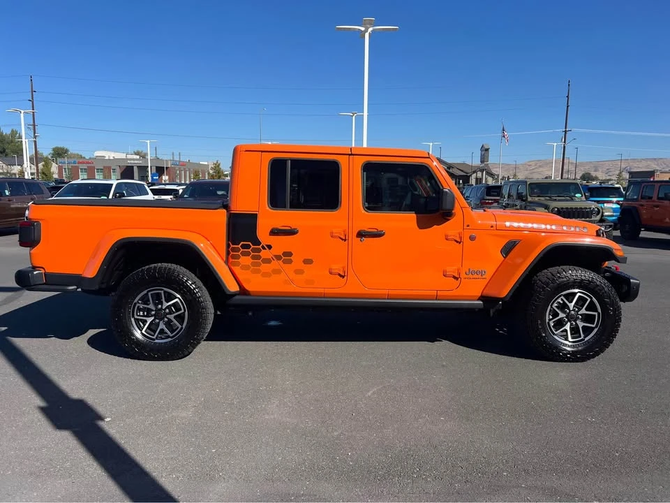 2025 Jeep JT Gladiator - Image 5 of 20