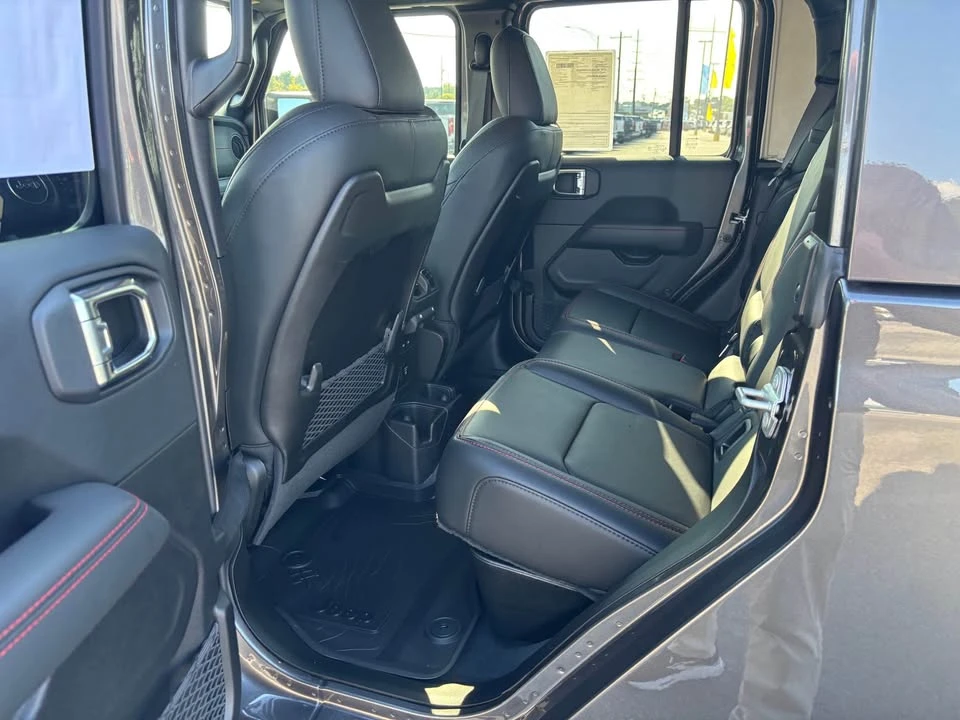 2025 Jeep JT Gladiator - Image 13 of 18