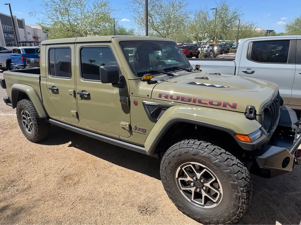 2025 Jeep JT Gladiator - Image 7 of 8