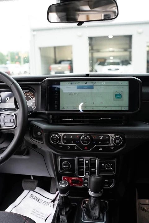 2025 Jeep JT Gladiator - Image 9 of 20