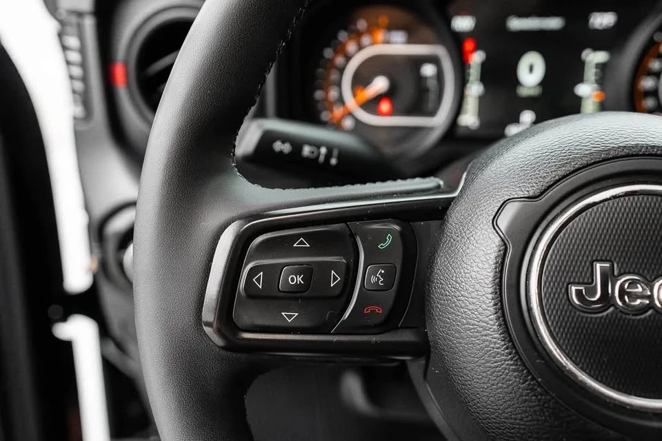 2025 Jeep JT Gladiator - Image 11 of 20