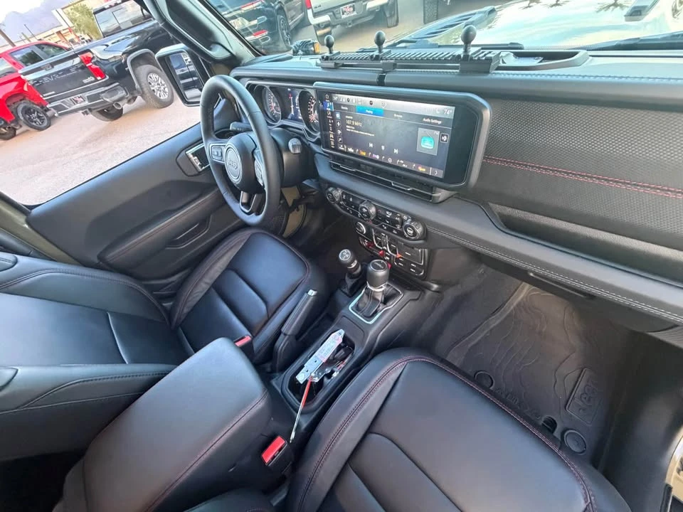 2025 Jeep JT Gladiator - Image 17 of 20