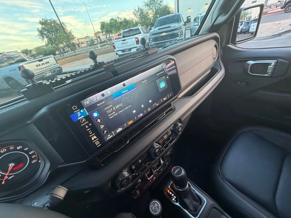 2025 Jeep JT Gladiator - Image 19 of 20