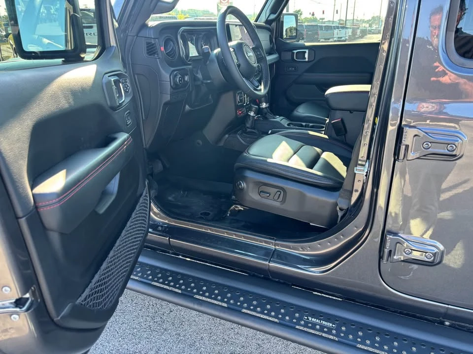2025 Jeep JT Gladiator - Image 10 of 18