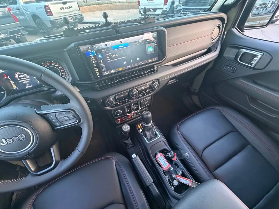 2025 Jeep JT Gladiator - Image 15 of 20