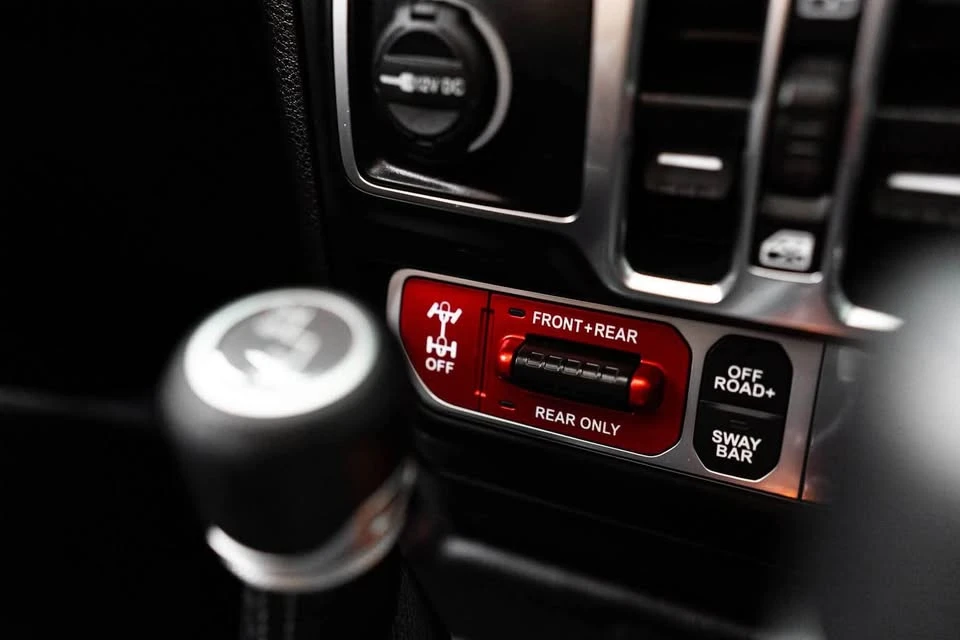 2025 Jeep JT Gladiator - Image 17 of 20