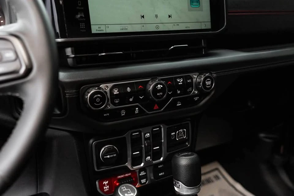 2025 Jeep JT Gladiator - Image 13 of 20