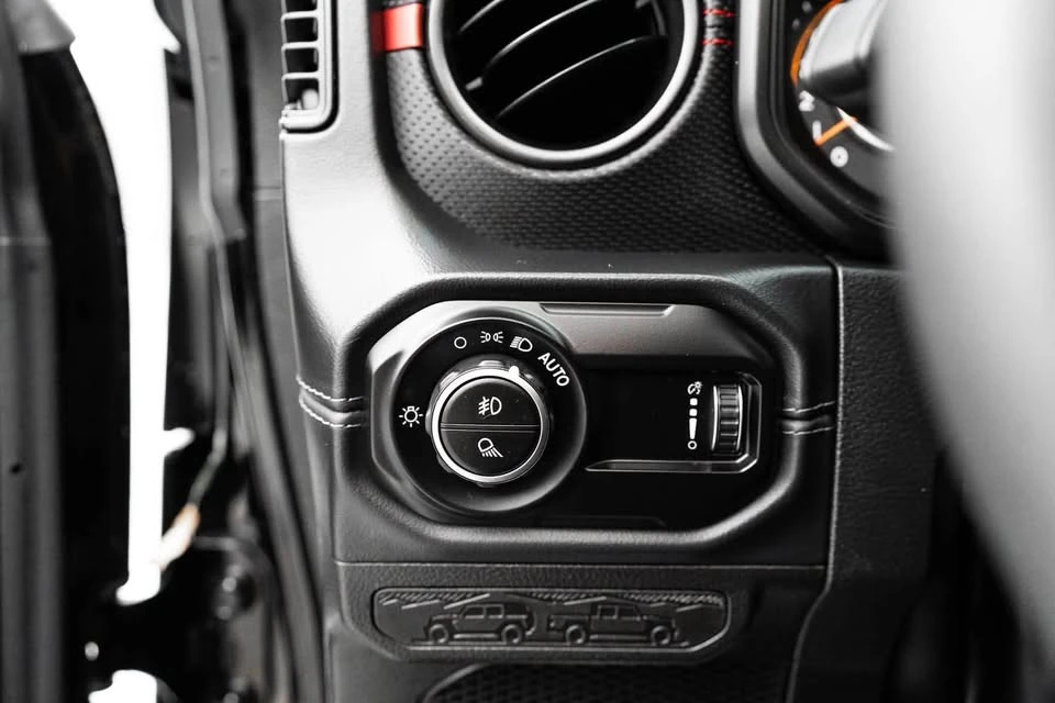 2025 Jeep JT Gladiator - Image 18 of 20