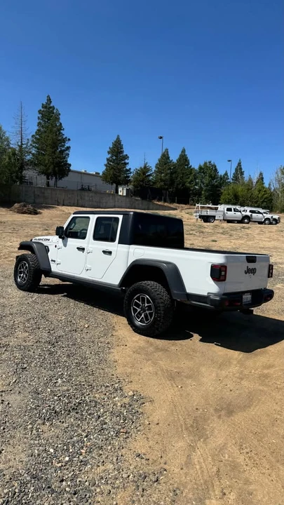 2025 Jeep JT Gladiator - Image 2 of 7