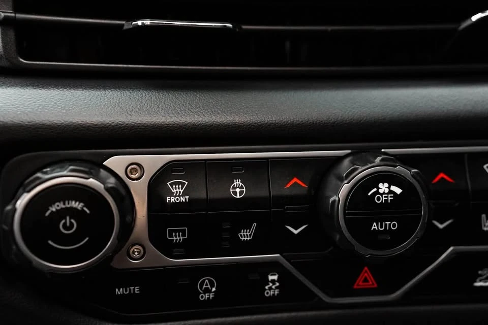 2025 Jeep JT Gladiator - Image 16 of 20