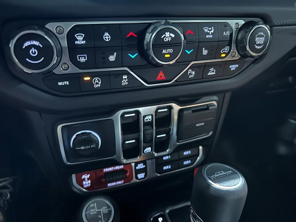 2025 Jeep JT Gladiator - Image 9 of 14