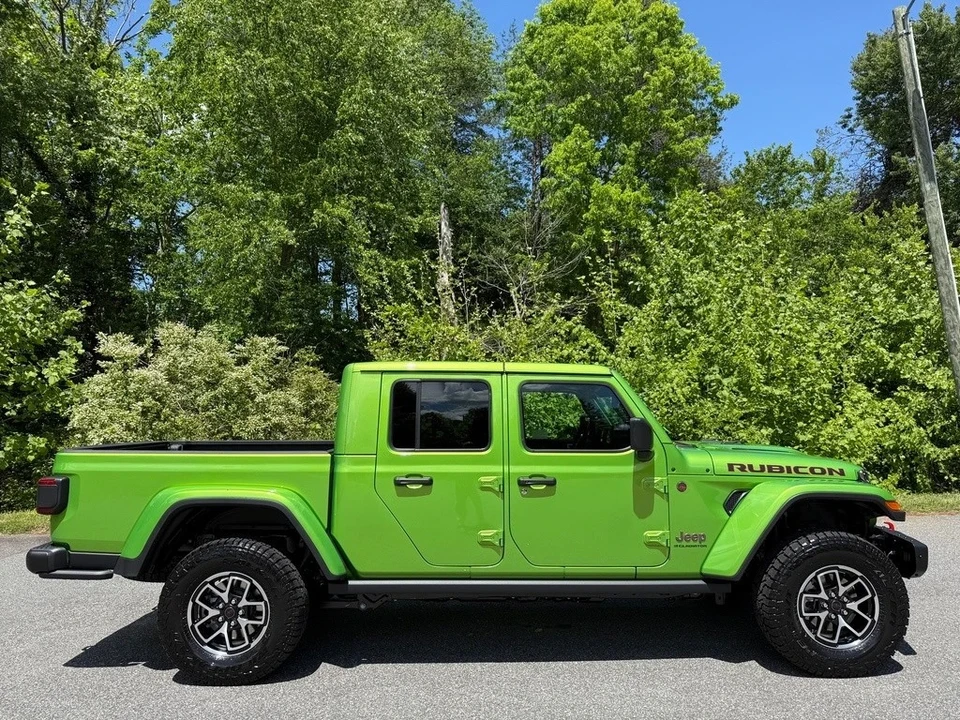 2025 Jeep JT Gladiator - Image 6 of 21