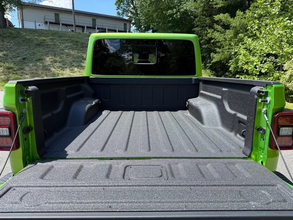 2025 Jeep JT Gladiator - Image 9 of 21