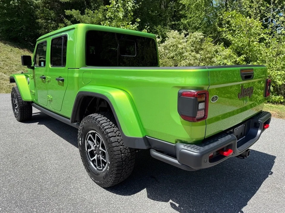 2025 Jeep JT Gladiator - Image 10 of 21