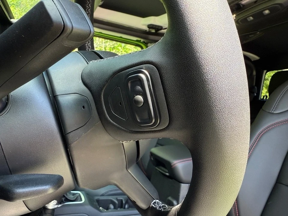 2025 Jeep JT Gladiator - Image 15 of 21