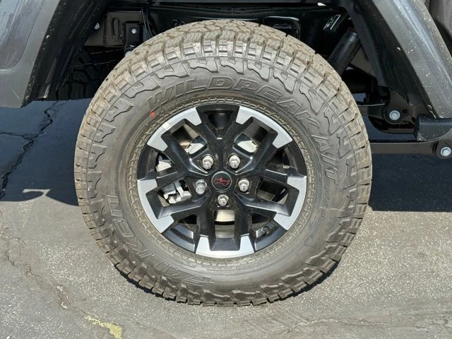 2025 Jeep JT Gladiator - Image 10 of 12