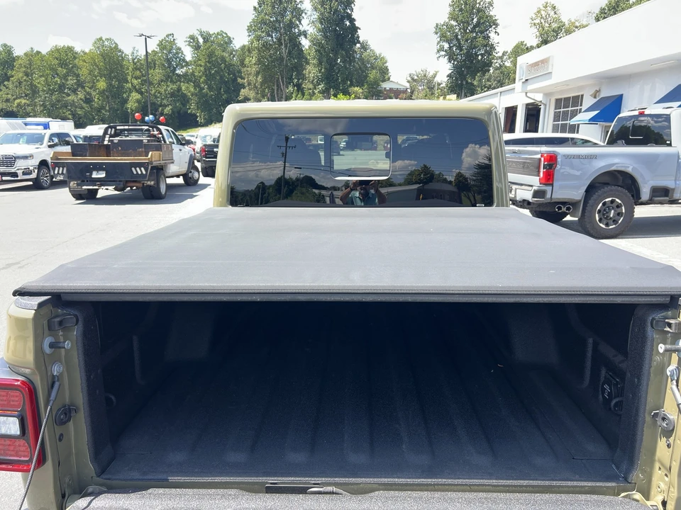2025 Jeep JT Gladiator - Image 14 of 31
