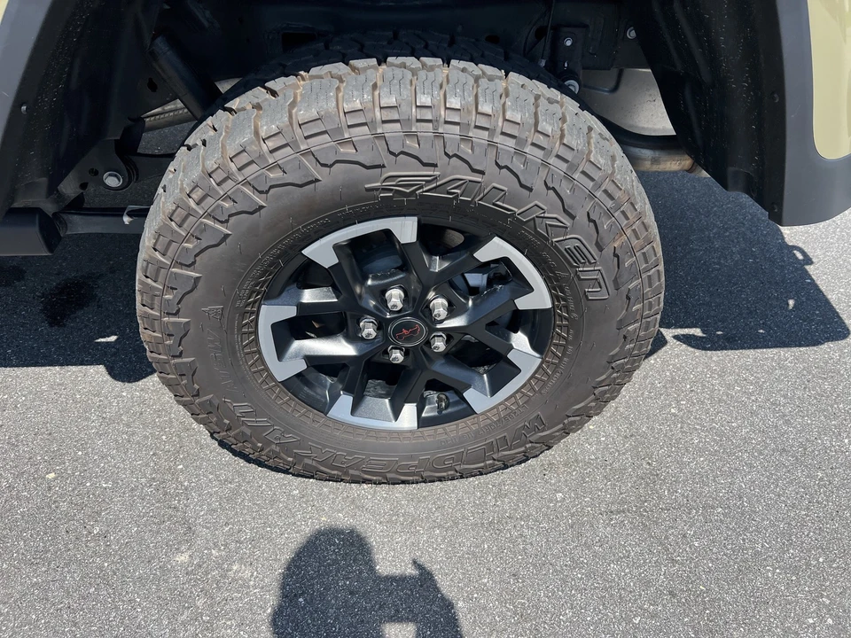 2025 Jeep JT Gladiator - Image 16 of 31