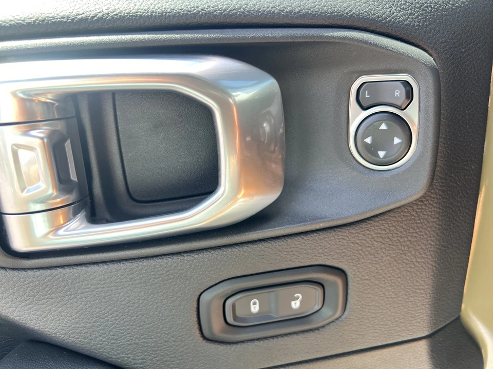 2025 Jeep JT Gladiator - Image 28 of 31