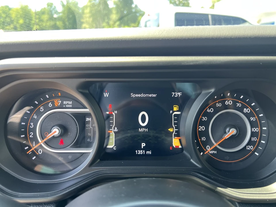 2025 Jeep JT Gladiator - Image 27 of 31