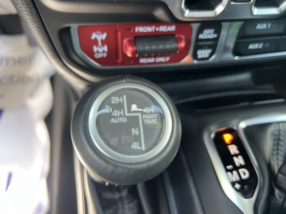 2025 Jeep JT Gladiator - Image 25 of 31