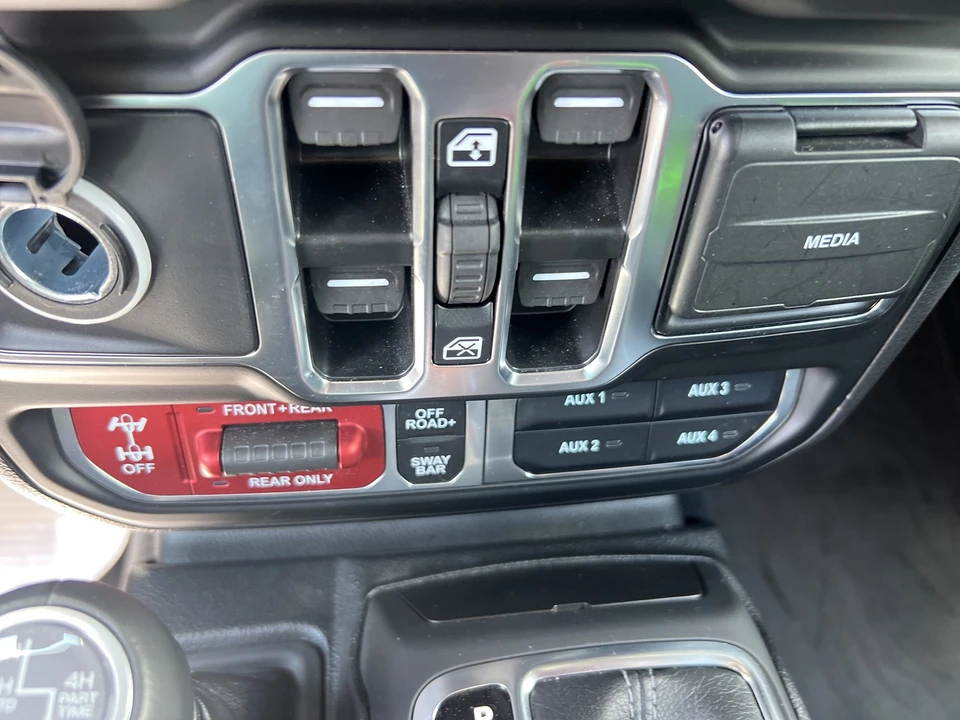 2025 Jeep JT Gladiator - Image 24 of 31