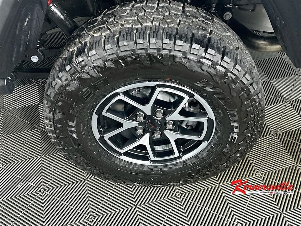 2025 Jeep JT Gladiator - Image 17 of 21