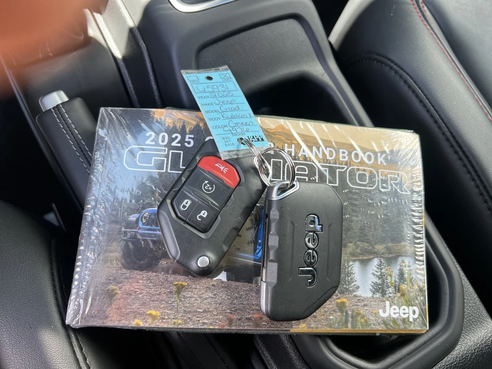 2025 Jeep JT Gladiator - Image 30 of 31