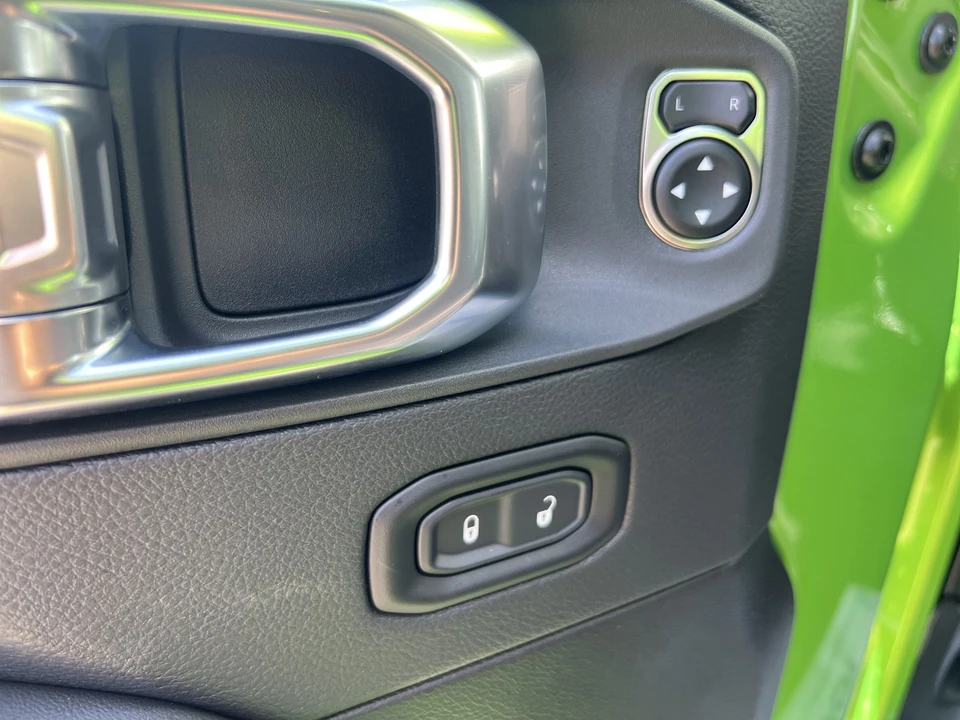 2025 Jeep JT Gladiator - Image 18 of 31