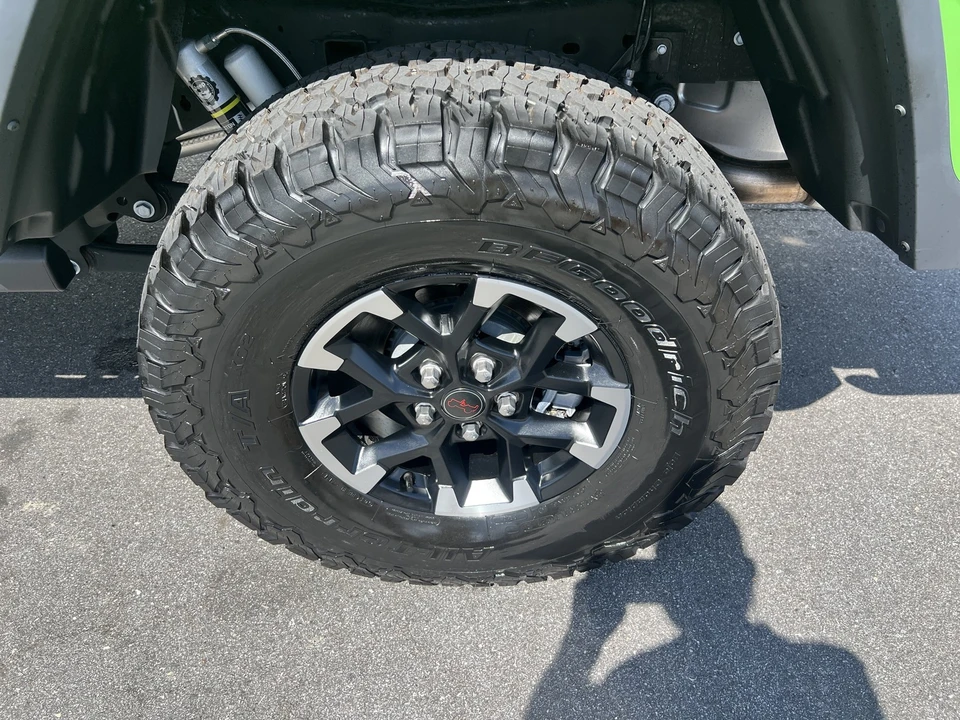 2025 Jeep JT Gladiator - Image 14 of 31