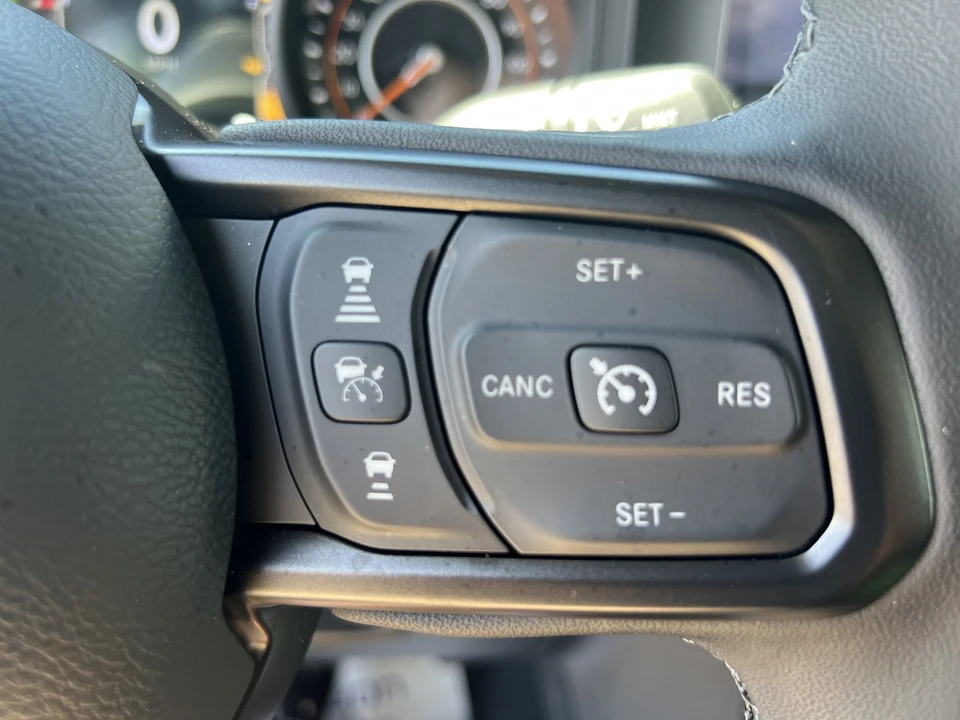 2025 Jeep JT Gladiator - Image 27 of 31