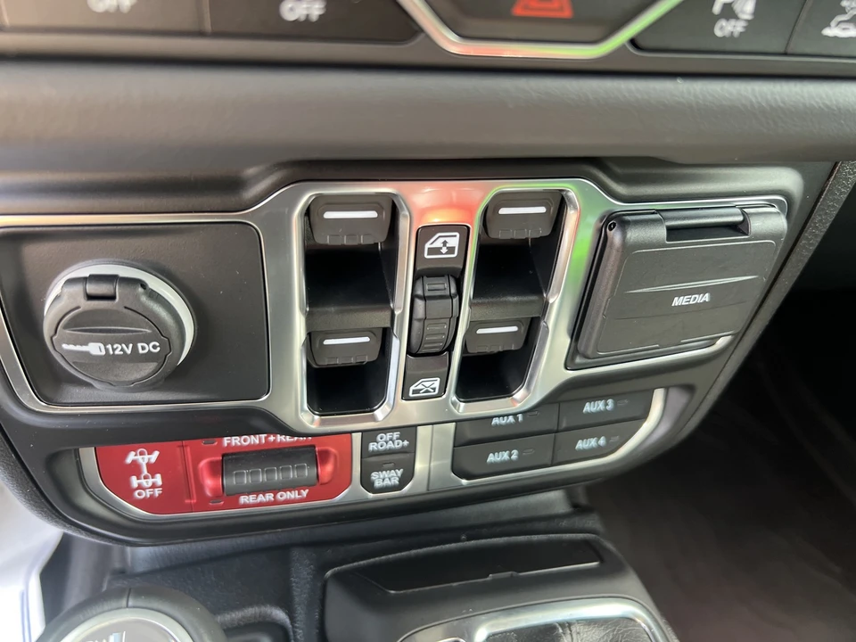 2025 Jeep JT Gladiator - Image 7 of 31